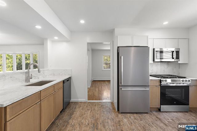 54 W Columbia Avenue, Palisades Park, NJ 07650
