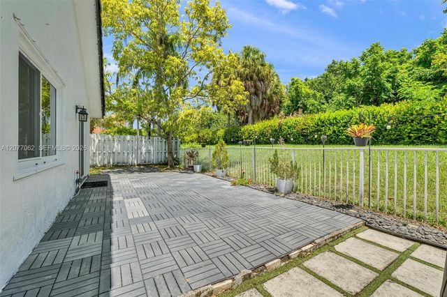 631 SW 176th Avenue, Pembroke Pines, FL 33029
