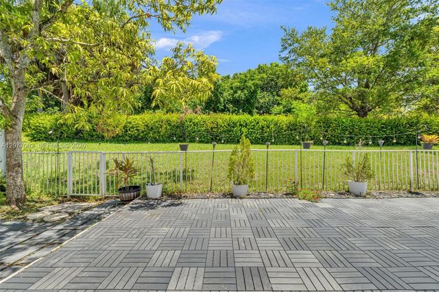 631 SW 176th Avenue, Pembroke Pines, FL 33029