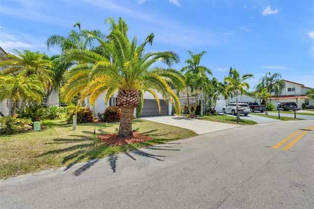 631 SW 176th Avenue, Pembroke Pines, FL 33029