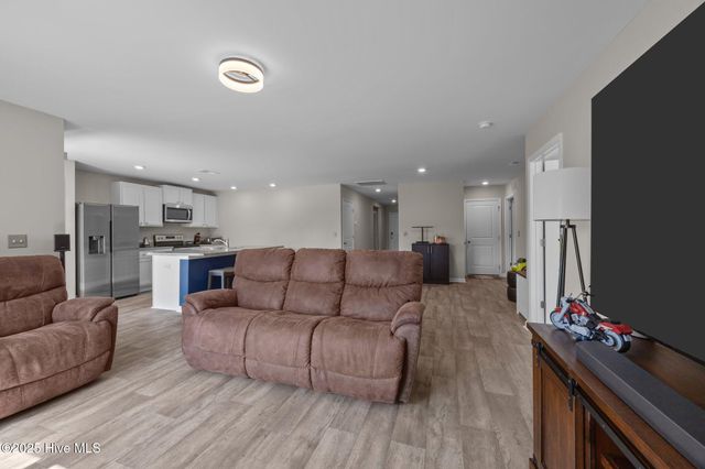 186 Everett Yopp Drive, Sneads Ferry, NC 28460