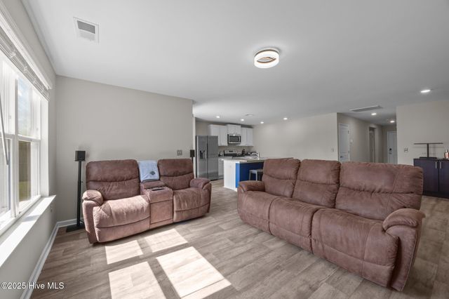 186 Everett Yopp Drive, Sneads Ferry, NC 28460