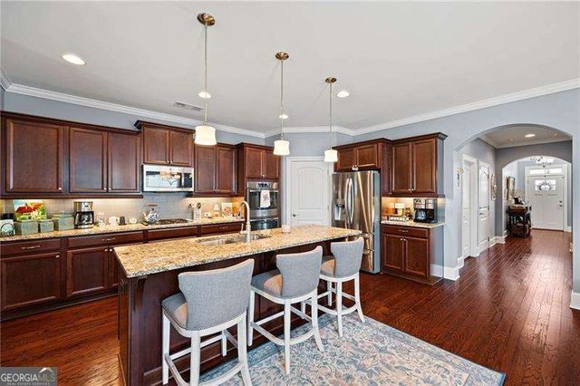 121 Clover Way, Woodstock, GA 30188