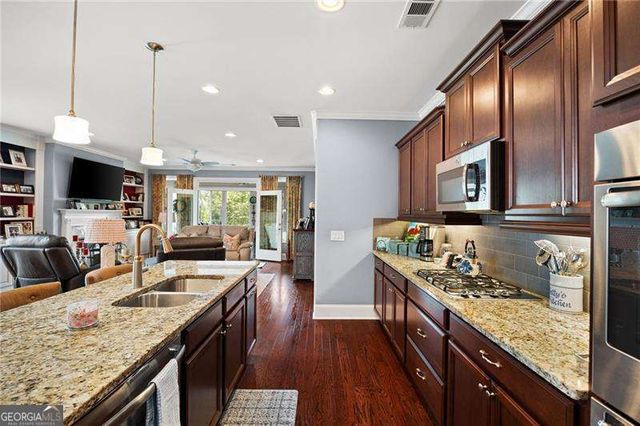 121 Clover Way, Woodstock, GA 30188
