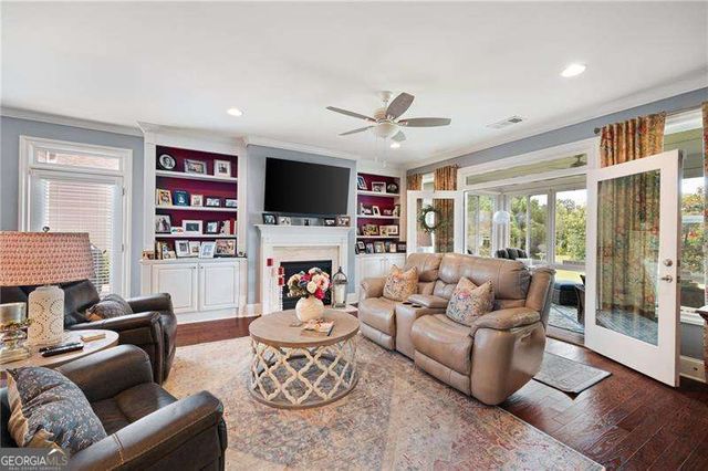 121 Clover Way, Woodstock, GA 30188