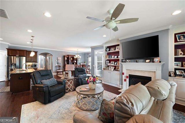 121 Clover Way, Woodstock, GA 30188