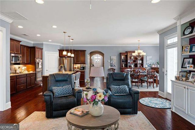 121 Clover Way, Woodstock, GA 30188