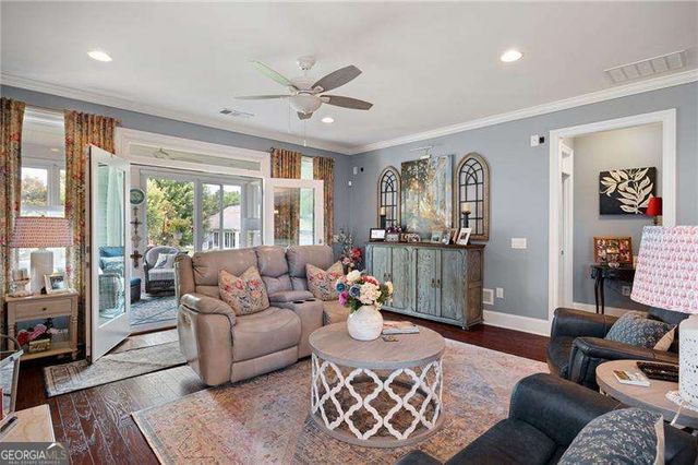 121 Clover Way, Woodstock, GA 30188