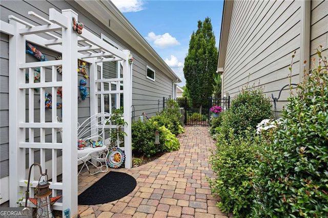 121 Clover Way, Woodstock, GA 30188