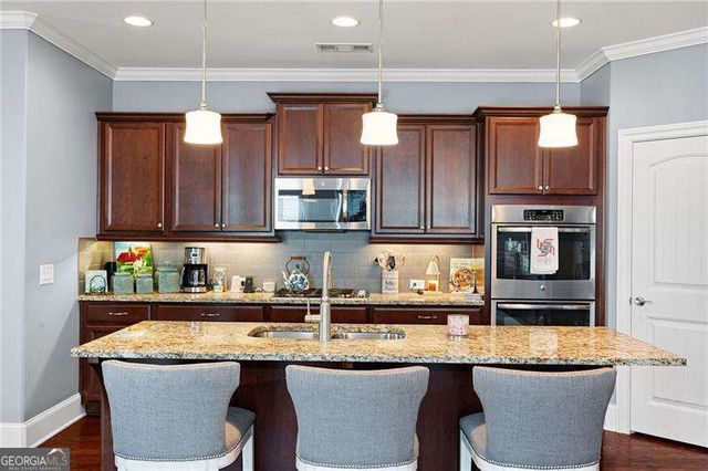 121 Clover Way, Woodstock, GA 30188