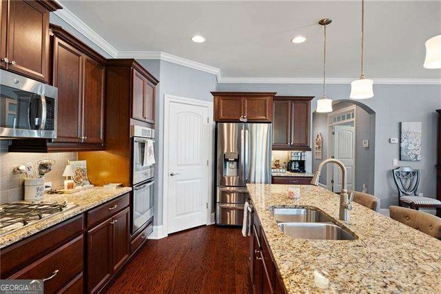 121 Clover Way, Woodstock, GA 30188