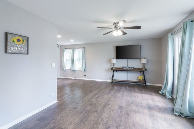 609 N Lyle Avenue, Elgin, IL 60123