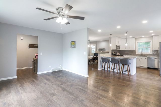 609 N Lyle Avenue, Elgin, IL 60123