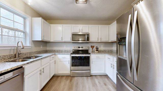 1007 Twin Oaks Dr, White Bluff, TN 37187