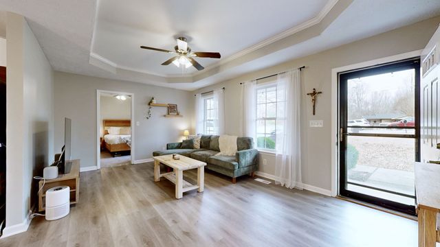 1007 Twin Oaks Dr, White Bluff, TN 37187