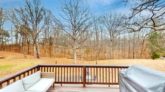 1007 Twin Oaks Dr, White Bluff, TN 37187