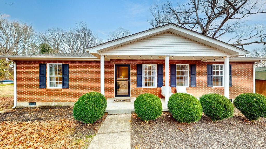 1007 Twin Oaks Dr, White Bluff, TN 37187