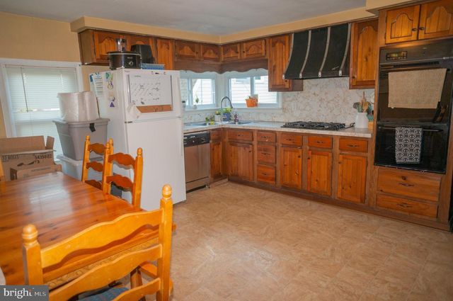 40 CUPOLA RD, Honey Brook, PA 19344