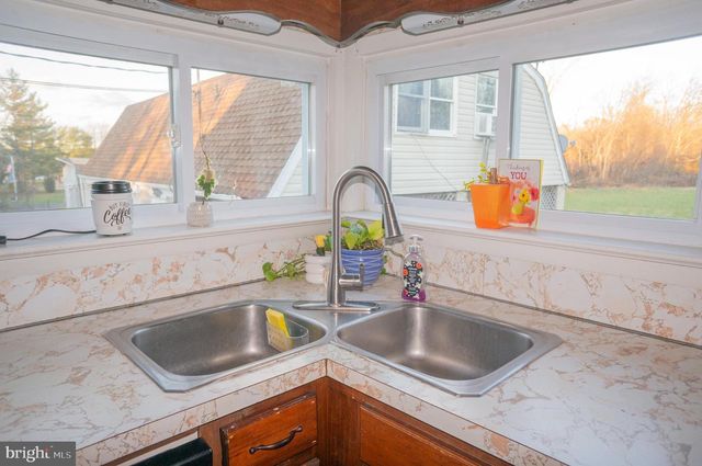 40 CUPOLA RD, Honey Brook, PA 19344