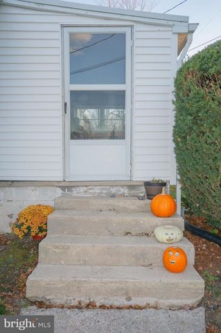 40 CUPOLA RD, Honey Brook, PA 19344