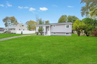 3004 New London Avenue, Medford, NY 11763