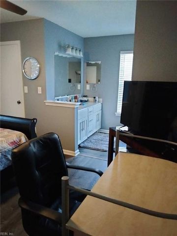 136 Seaside LN, Virginia Beach, VA 23462