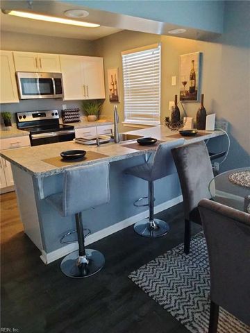 136 Seaside LN, Virginia Beach, VA 23462