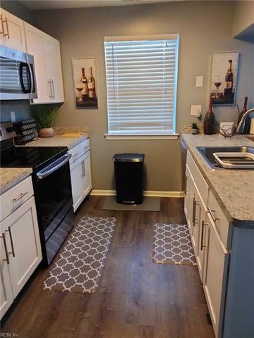 136 Seaside LN, Virginia Beach, VA 23462