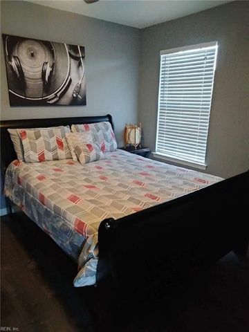 136 Seaside LN, Virginia Beach, VA 23462