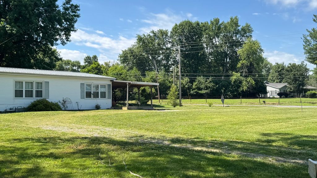 Image 1 of property listing at 14544 N Old Centralia Lane, Mt Vernon, IL 62864
