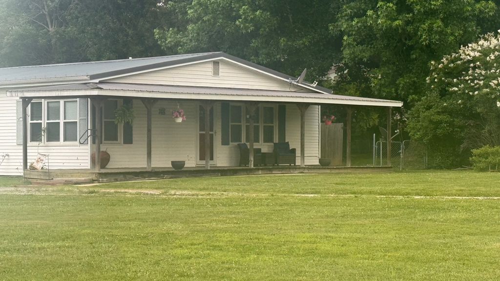 Image 2 of property listing at 14544 N Old Centralia Lane, Mt Vernon, IL 62864