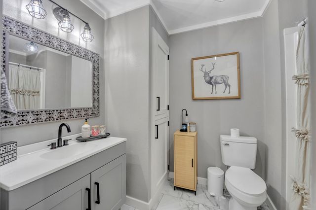 2411 N Page Rd, Longview, TX 75605