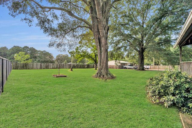 2411 N Page Rd, Longview, TX 75605