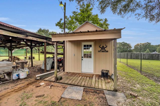 2411 N Page Rd, Longview, TX 75605