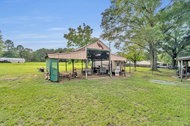 2411 N Page Rd, Longview, TX 75605