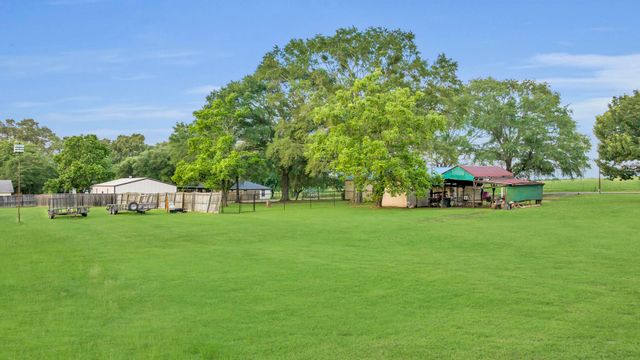 2411 N Page Rd, Longview, TX 75605