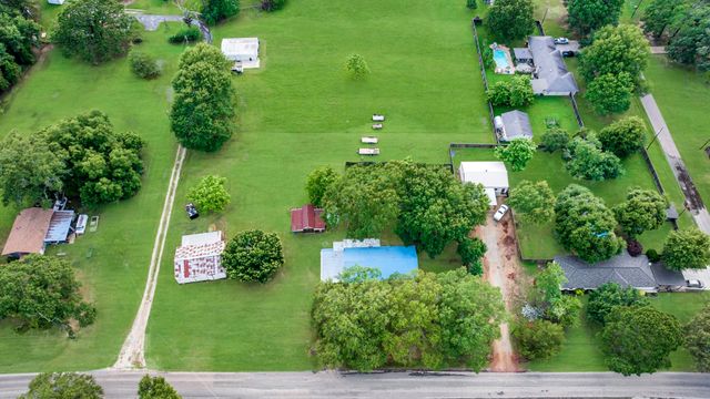 2411 N Page Rd, Longview, TX 75605