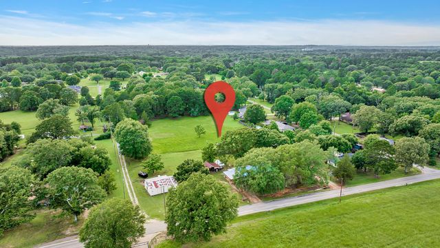 2411 N Page Rd, Longview, TX 75605