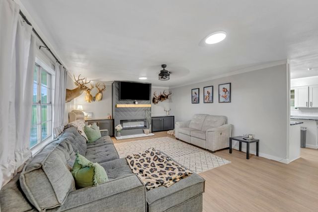 2411 N Page Rd, Longview, TX 75605