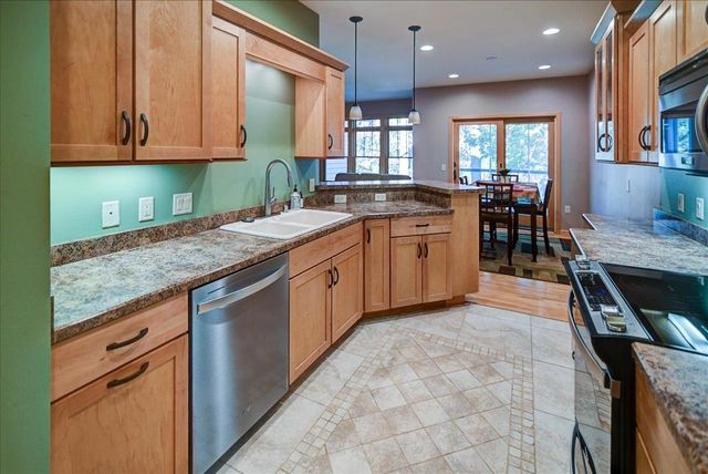 18 Glen Arbor Way, Fitchburg, WI 53711