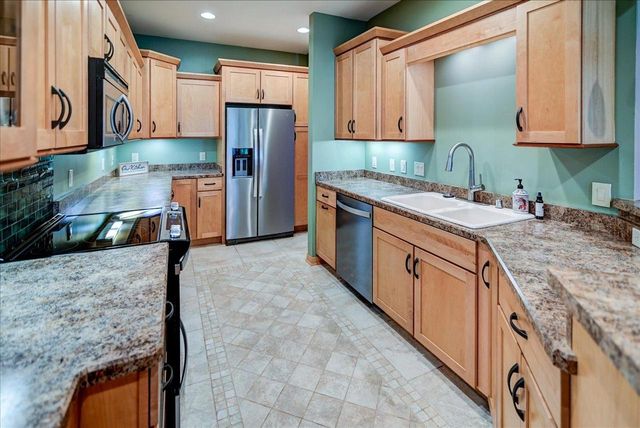 18 Glen Arbor Way, Fitchburg, WI 53711