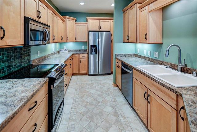 18 Glen Arbor Way, Fitchburg, WI 53711