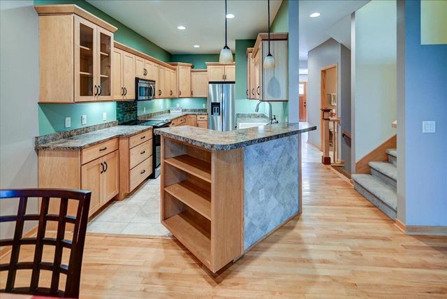 18 Glen Arbor Way, Fitchburg, WI 53711