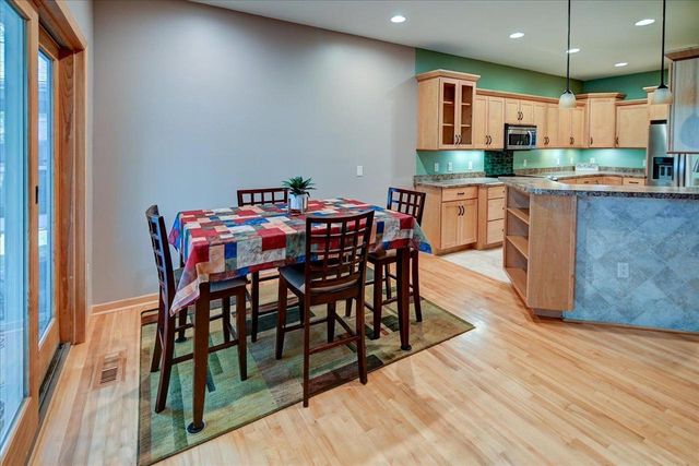 18 Glen Arbor Way, Fitchburg, WI 53711