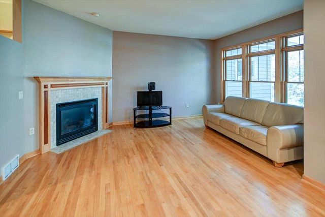 18 Glen Arbor Way, Fitchburg, WI 53711