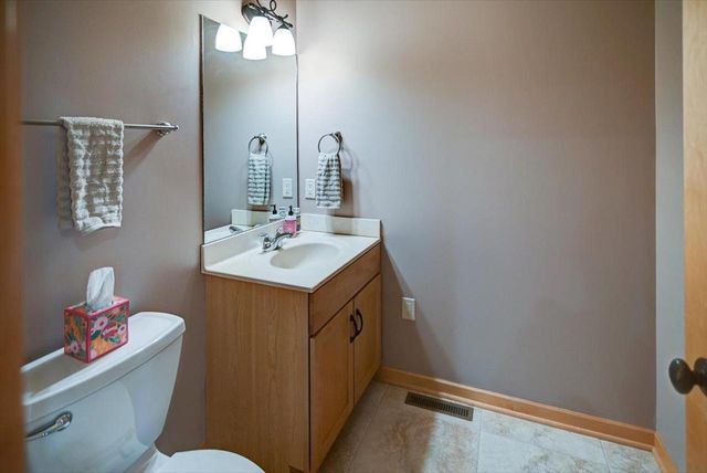 18 Glen Arbor Way, Fitchburg, WI 53711