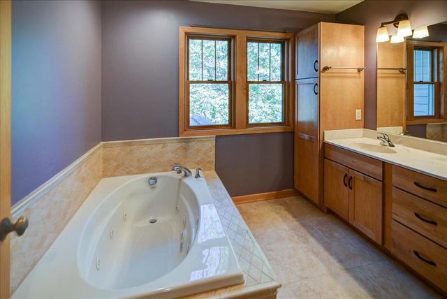 18 Glen Arbor Way, Fitchburg, WI 53711