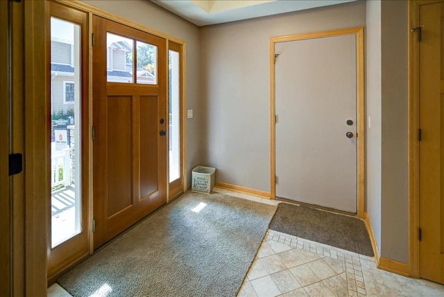 18 Glen Arbor Way, Fitchburg, WI 53711