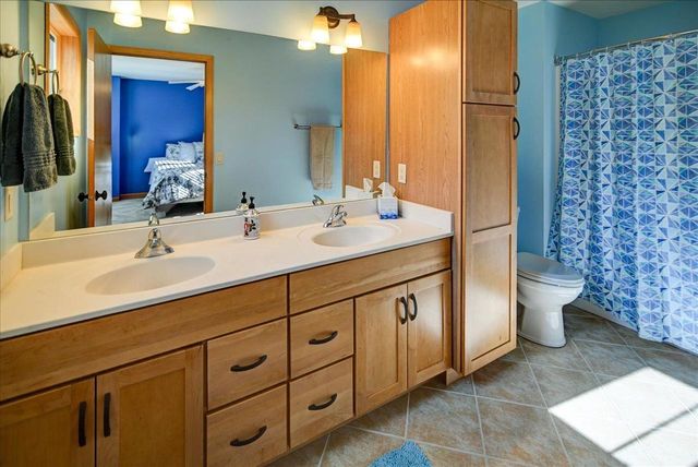 18 Glen Arbor Way, Fitchburg, WI 53711