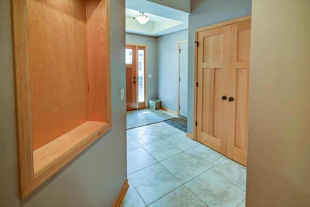 18 Glen Arbor Way, Fitchburg, WI 53711